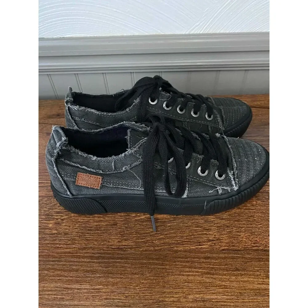 Blowfish Women’s 6.5 Black Distressed Canvas Lace-Up Sneakers